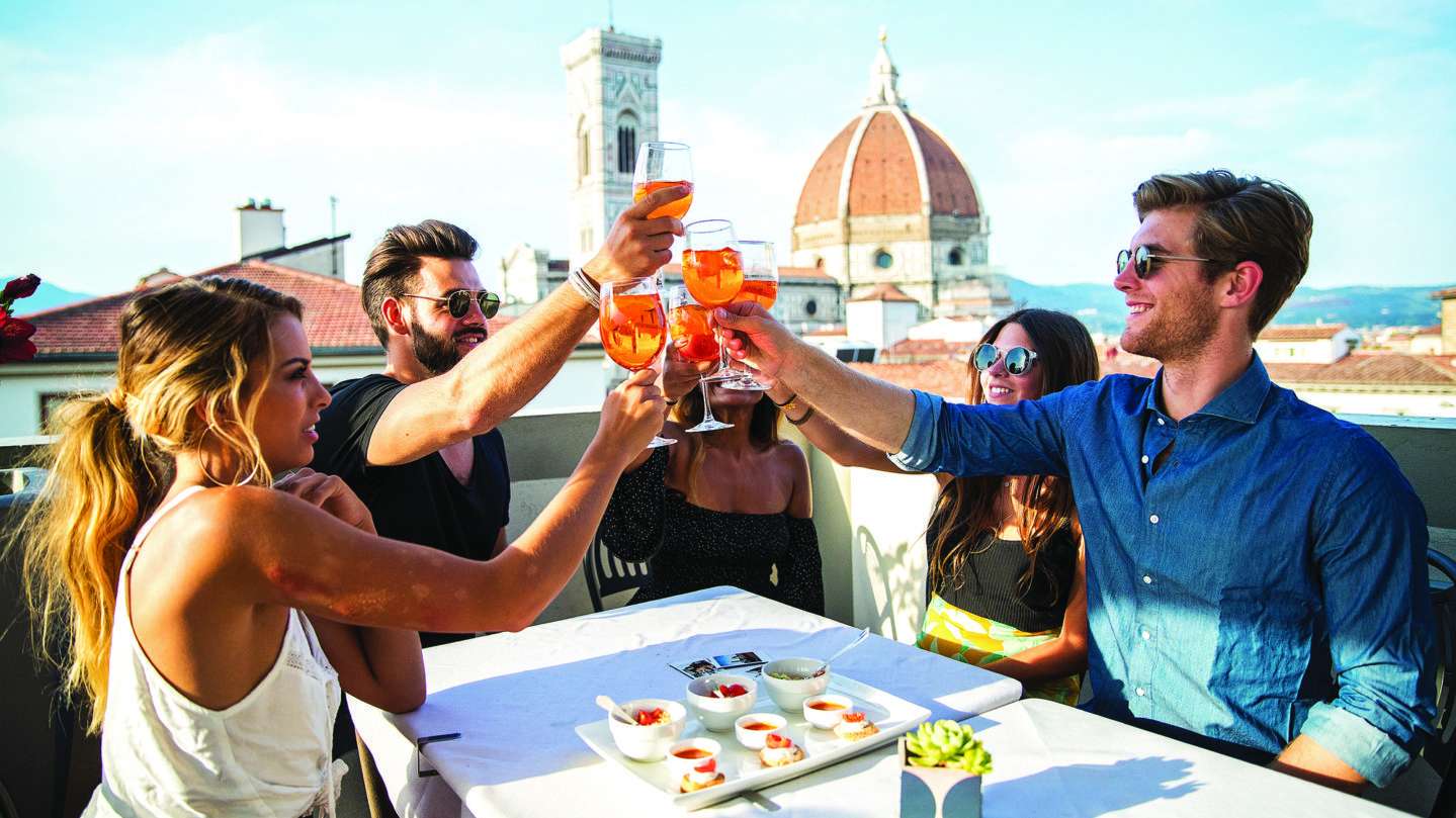 How to Meet New People While Traveling Solo